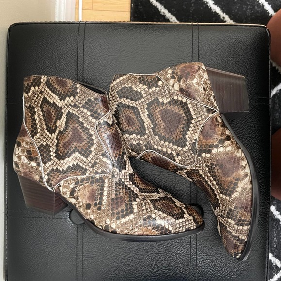 Never Worn Leather ASH Snakeskin Embossed Booties Ankle Boots Size 36 (6) - Picture 5 of 7